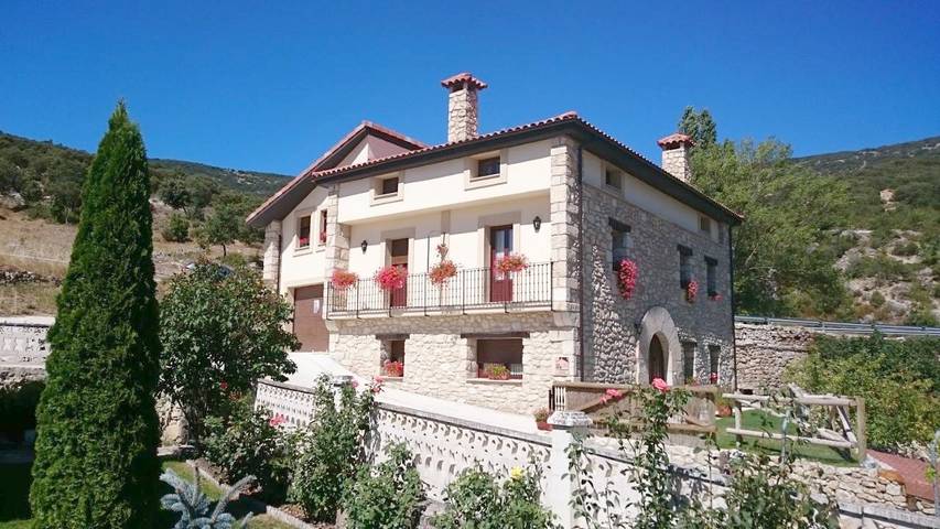 Casa rural para 2 personas, con Terraza y Jacuzzi además de Jardín y Vistas en Provincia de Burgos