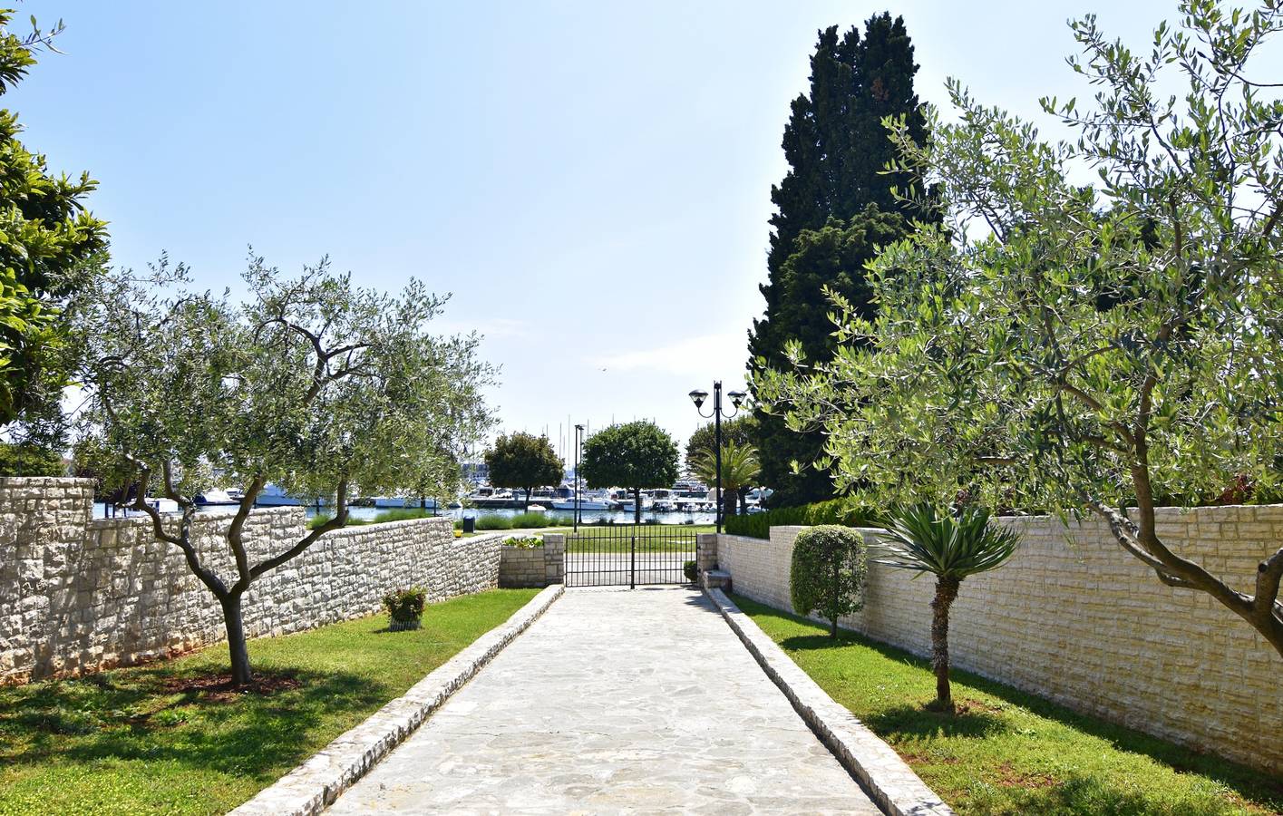 Entire apartment, Two bedroom apartment with terrace and sea view Umag A-22536-a in Umag, Umag Region