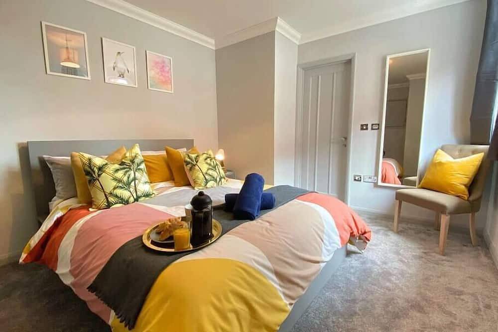 Beautiful 4 Bedroom house -5 min walk to the beach in Bournemouth, Südwestengland