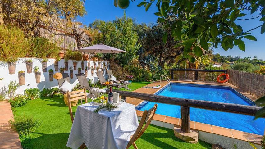 Ferienhaus für 6 Personen, mit Balkon/Terrasse und Pool