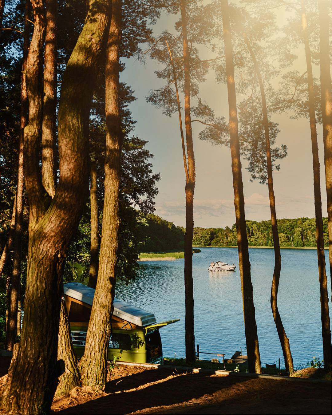 Bulli-Hotel Canow mit Seeblick in Wustrow (Mecklenburgische Seenplatte), Mecklenburg-Strelitz