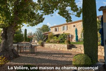 Location de vacances pour 6 personnes, avec piscine ainsi que jardin et terrasse à Cotignac