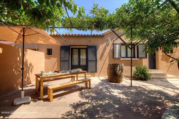 Gîte pour 6 personnes, avec Terrasse à Tallone
