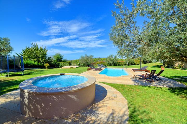 Ferienwohnung für 4 Personen, mit Terrasse und Pool in Medulin