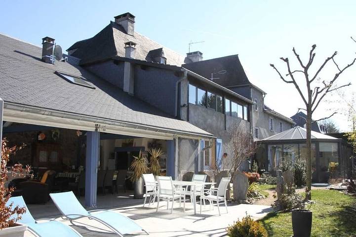 Location de vacances pour 10 personnes, avec jacuzzi ainsi que terrasse et jardin à La Barthe-de-Neste