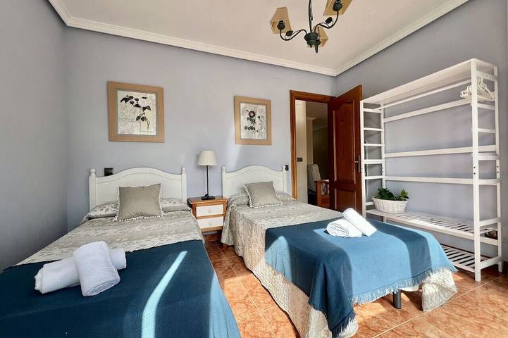 Ganze Wohnung, Apartamento en Ris con garaje in Noja, Kantabrische Küste