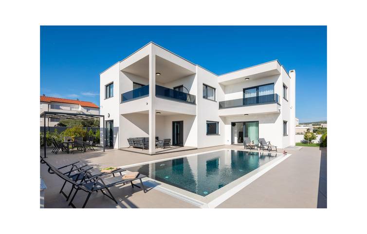 Ferienhaus für 10 Personen, mit Terrasse und Pool in Primosten