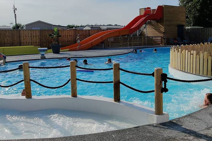 Maison de vacances pour 14 personnes, avec jardin ainsi que piscine et jacuzzi à Rue (homonymie)