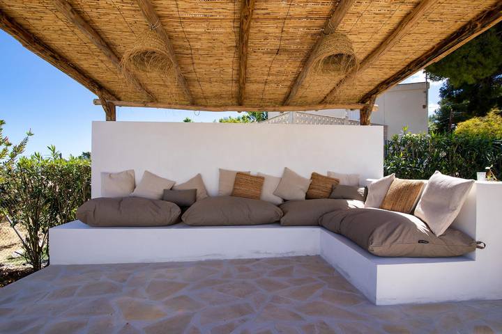 Location de vacances pour 6 personnes, avec vue sur l’océan ainsi que jardin et piscine, adapté aux familles à Dénia - 4