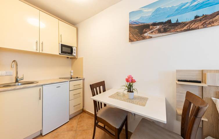 Ferienwohnung für 2 Personen, mit Terrasse und Garten an der Makarska Riviera - 4