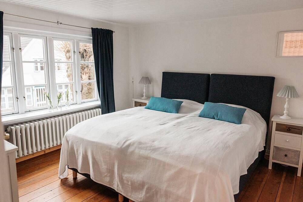 Schnuckeliges Ferienobjekt \"Altes Kapitänshaus\" in Arnis, der kleinsten Stadt Deutschlands, punktet nicht nur durch seine einmalige Lage auf dieser romantischen Halbinsel, sondern auch durch ein 1.000 qm großes Wassergrundstück mit eigenem Boot... in Arnis, Kappeln & Umgebung