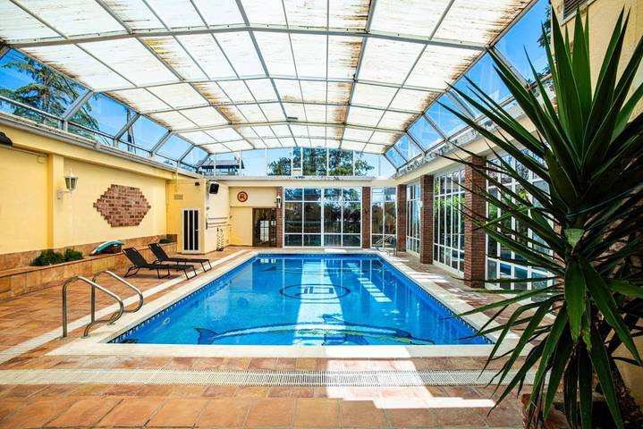 Chalet para 25 personas, con Balcón y Terraza además de Jardín y Piscina en Provincia de Barcelona