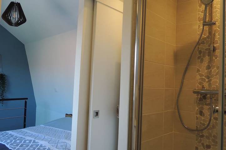 Apartamento entero, Estudio independiente, ideal para hombres de negocios, mujeres o parejas. in Villeneuve-d'Ascq, Lille region