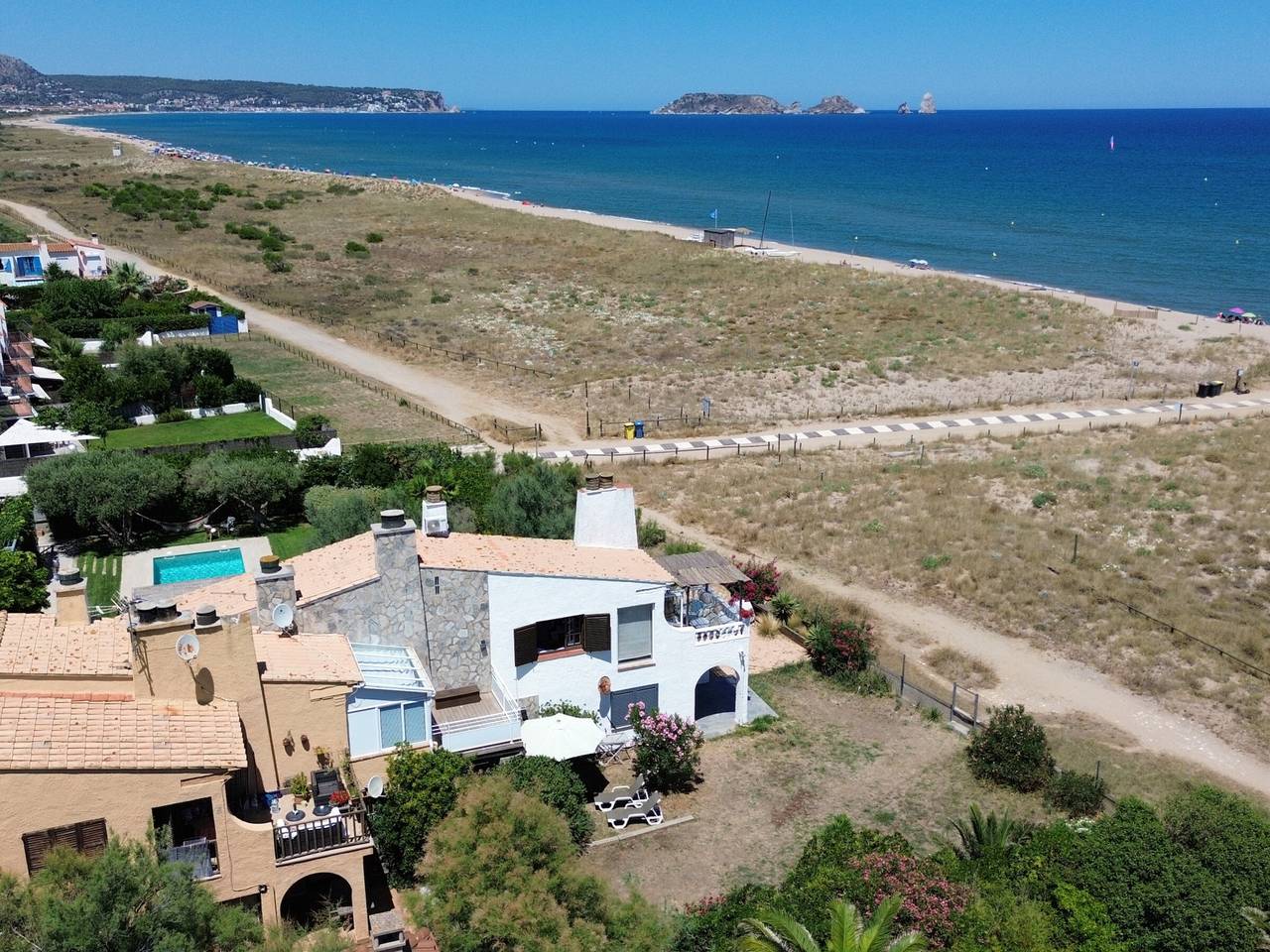Seafront Apartment in Mas Pinell, 2 Bedrooms in Mas Pinell, Torroella de Montgrí