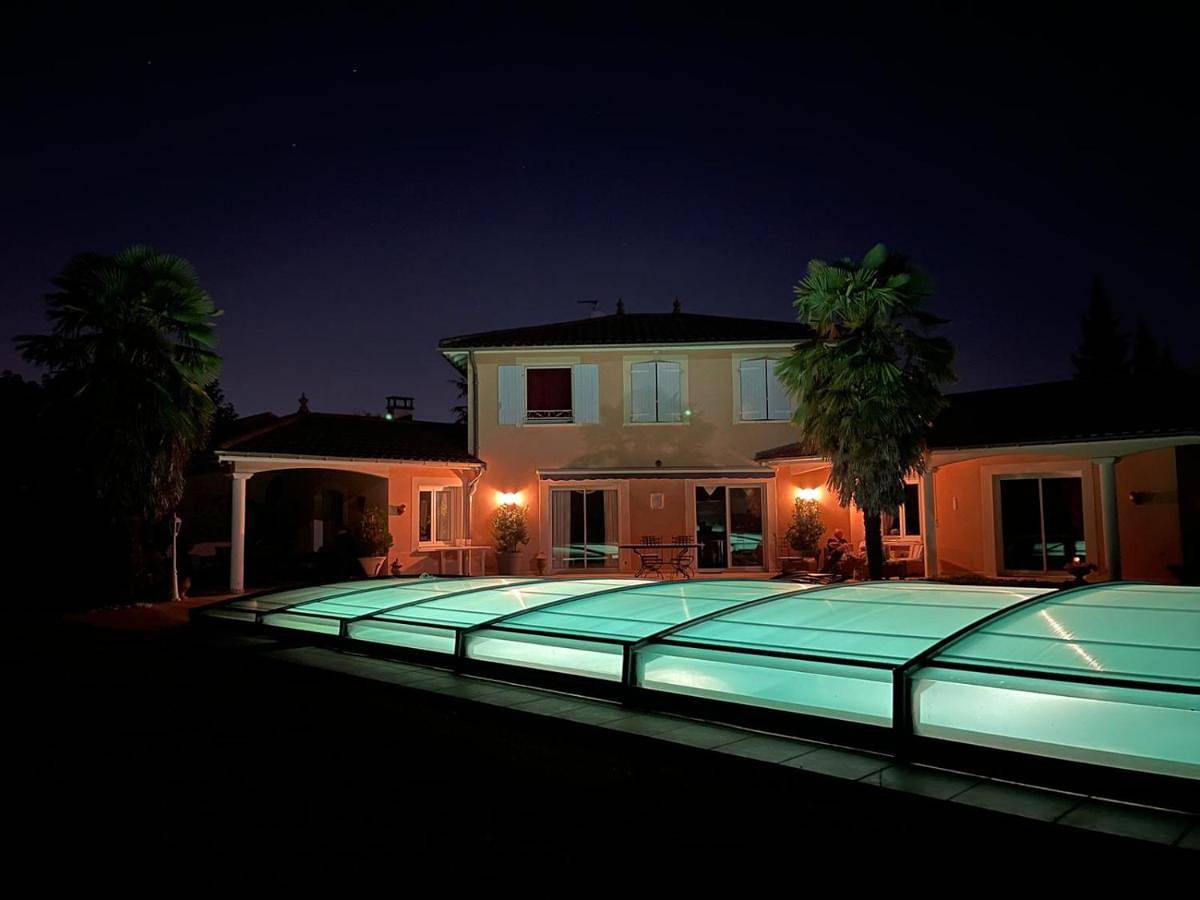 Appartement entier, Charmant logis neuf équipé/Piscine/Spa/Sauna/Gym in Heyrieux, Région de Vienne
