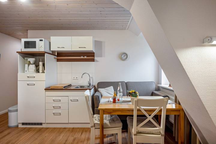 Ganzes Studio, Einzimmerapartment 'Ferienhof Paulsen - Sanderling' mit Gemeinschaftsgarten und WLAN in Tammensiel, Pellworm