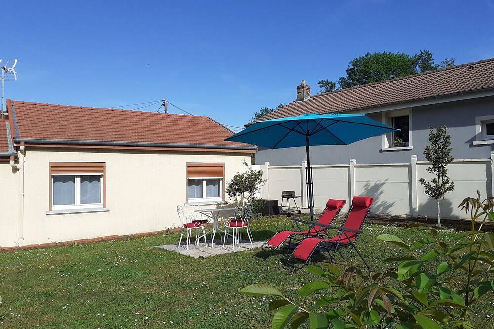 Petite maison rénovée proche centre Lunéville, jardin, barbecue, parking privatif, à 30 min de Nancy in Lunéville, Région de Lunéville
