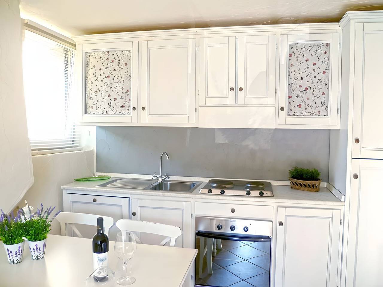 Ganze Wohnung, Borgo Erbiola Margherita Rustico-Ferienwohnung mit Pool in Colico, Orobie Alpen West