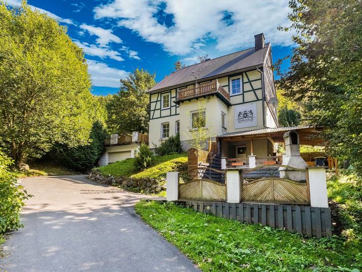 Ferienhaus für 8 Personen, mit Terrasse und Garten