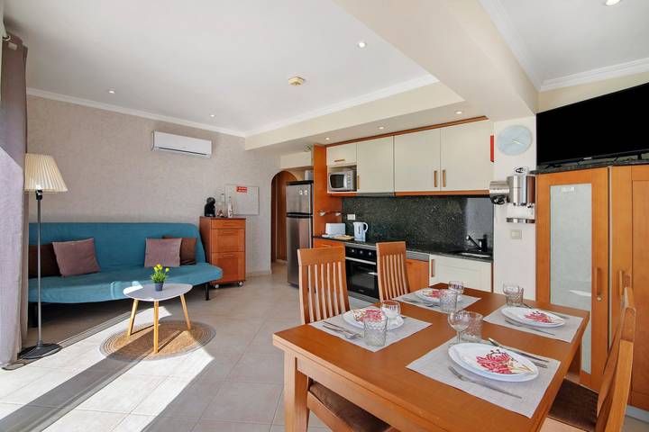 Ganze Wohnung, Apartment 'Vista Mar' mit Meerblick, Wlan und Klimaanlage in Albufeira e Olhos de Água, Faro Distrikt