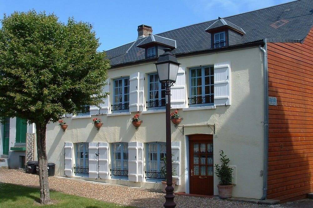La Valerianne(Five bedroomed town house 200 metres from sea front) in Saint-Valery-sur-Somme, Région d'Abbeville