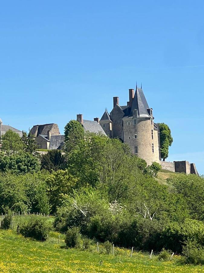 Parc de vacances pour 5 personnes, avec vue ainsi que piscine et terrasse, animaux acceptés à Sainte-Suzanne - 2