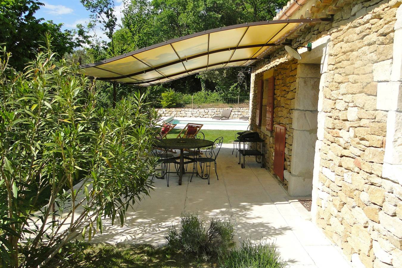 Le Mazet Provençal avec sa piscine  in Colonzelle, Région de nyons