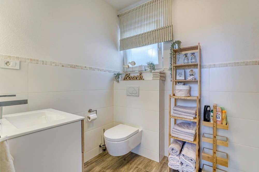 Wunderbares alleinstehendes Ferienhaus mit privatem Pool, Klimaanlage,  W-Lan, Tv und Terrasse in Kršan, Ostküste Istrien