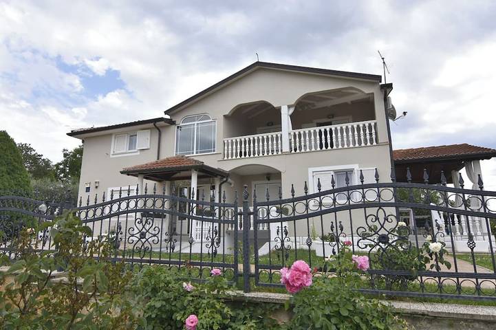 Ferienwohnung für 4 Personen, mit Balkon und Garten