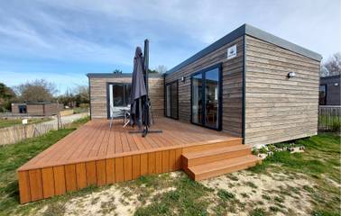 Gîte pour 5 personnes, avec jardin et piscine à Ambon