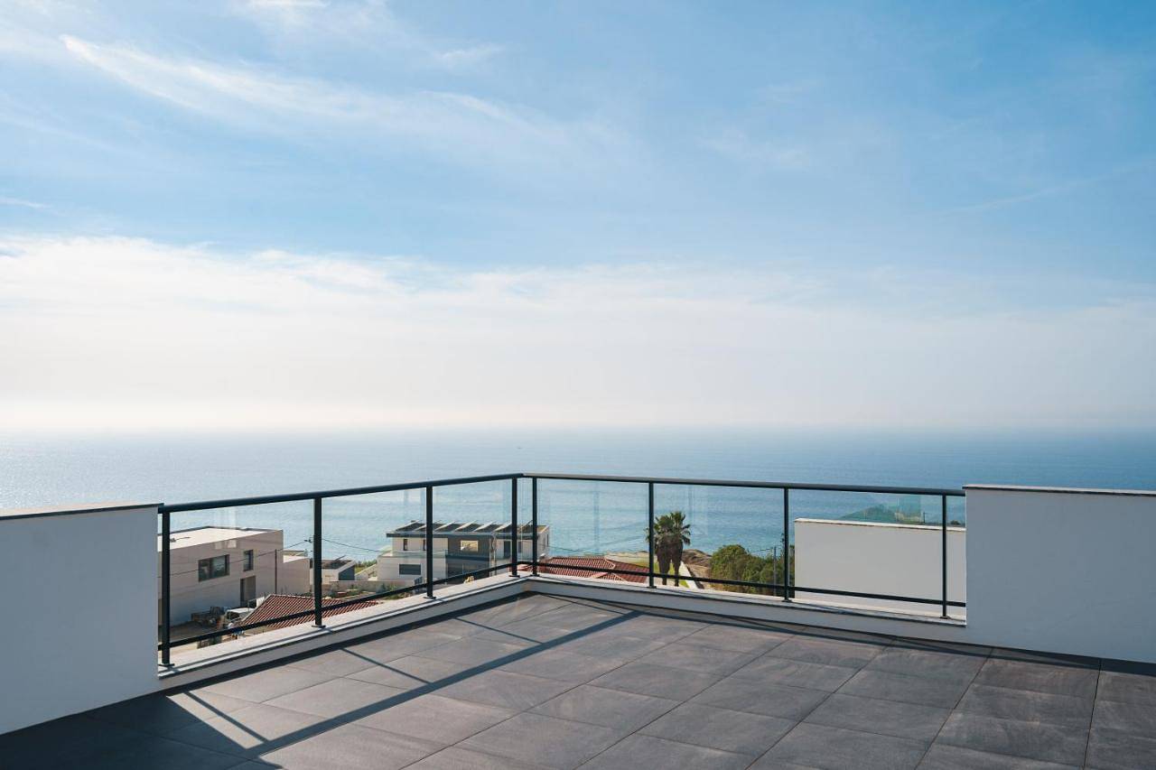 Villa with Sea View in Atalaia, Distrito de Lisboa