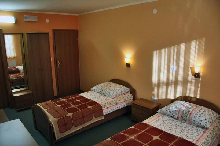 Gîte pour 2 personnes, avec terrasse et jardin, animaux acceptés à Logatec - 3