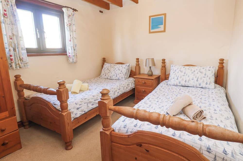 Carolyns Cottage, pet friendly, country holiday cottage in Praa Sands in Praa Sands, Cornwall