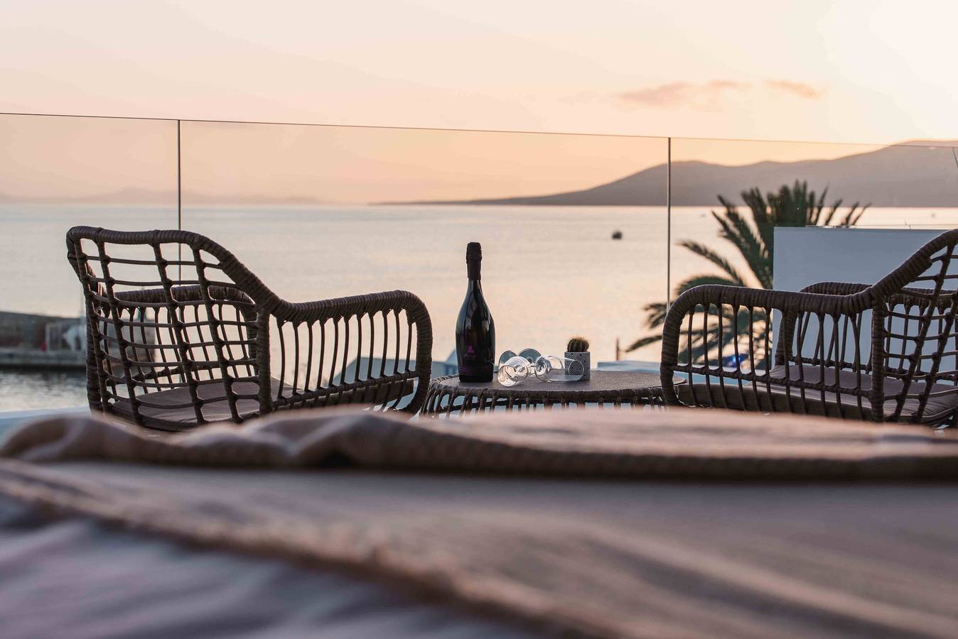 Ganze Wohnung, Ferienwohnung Suit Horizonte mit Meerblick, Whirlpool & Wlan in Puerto del Carmen, Tías