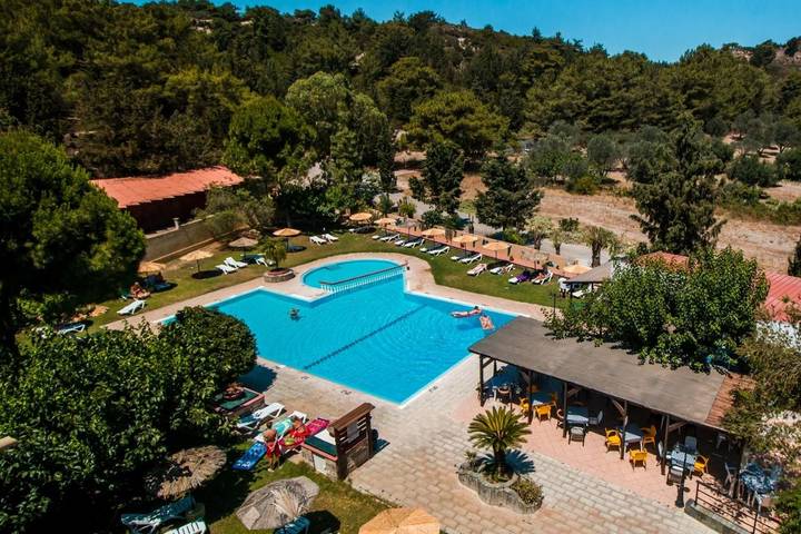 Appart’hôtel pour 2 personnes, avec piscine ainsi que vue et jardin