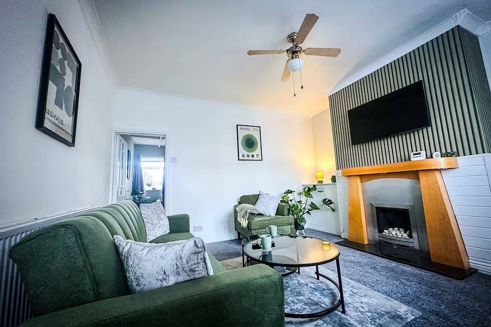 Worsley Gem - Stylish Modern 2-Bedroom Holiday Let in Greater Manchester