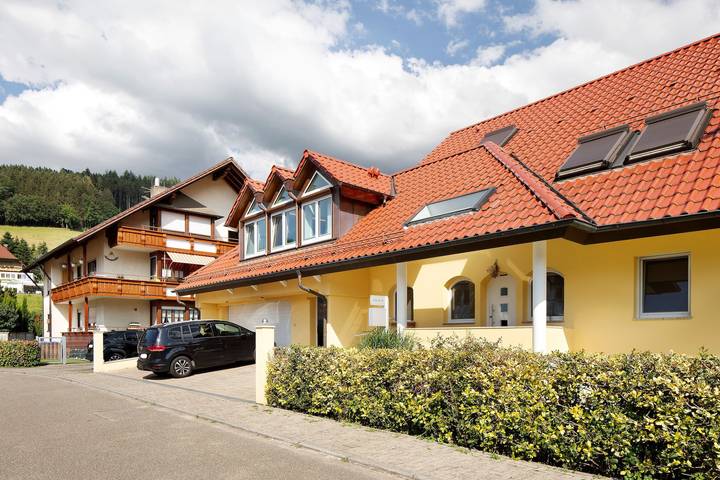 Hel lägenhet, Holiday Apartment 'Hörnleberg' with Mountain View, Private Terrace & Wi-Fi in Gutach im Breisgau, Südschwarzwald