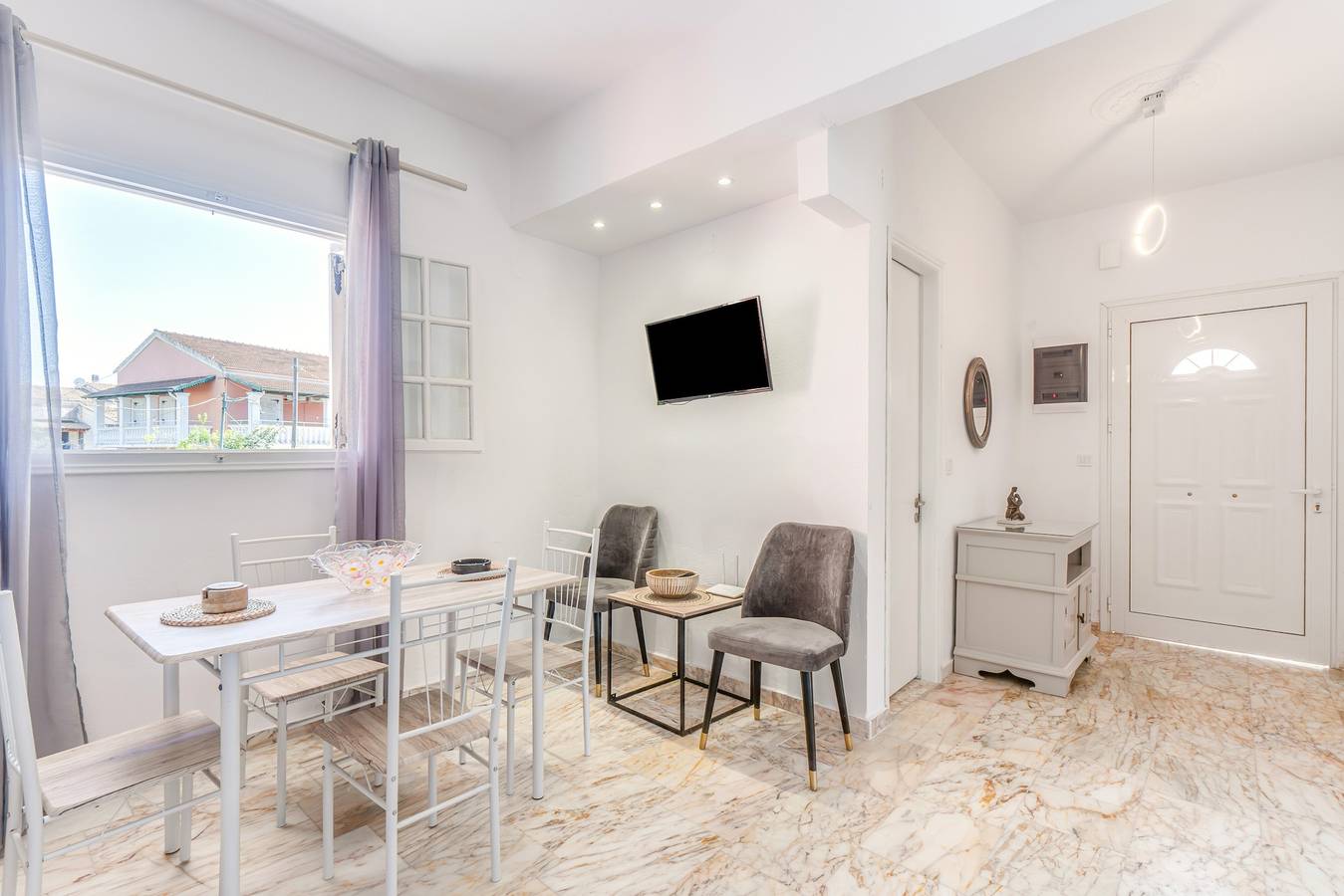 Entire apartment, Apartment 'Kassiopi 1' with Mountain View, Wi-Fi, and Air Conditioning in Kassiopi, Corfu