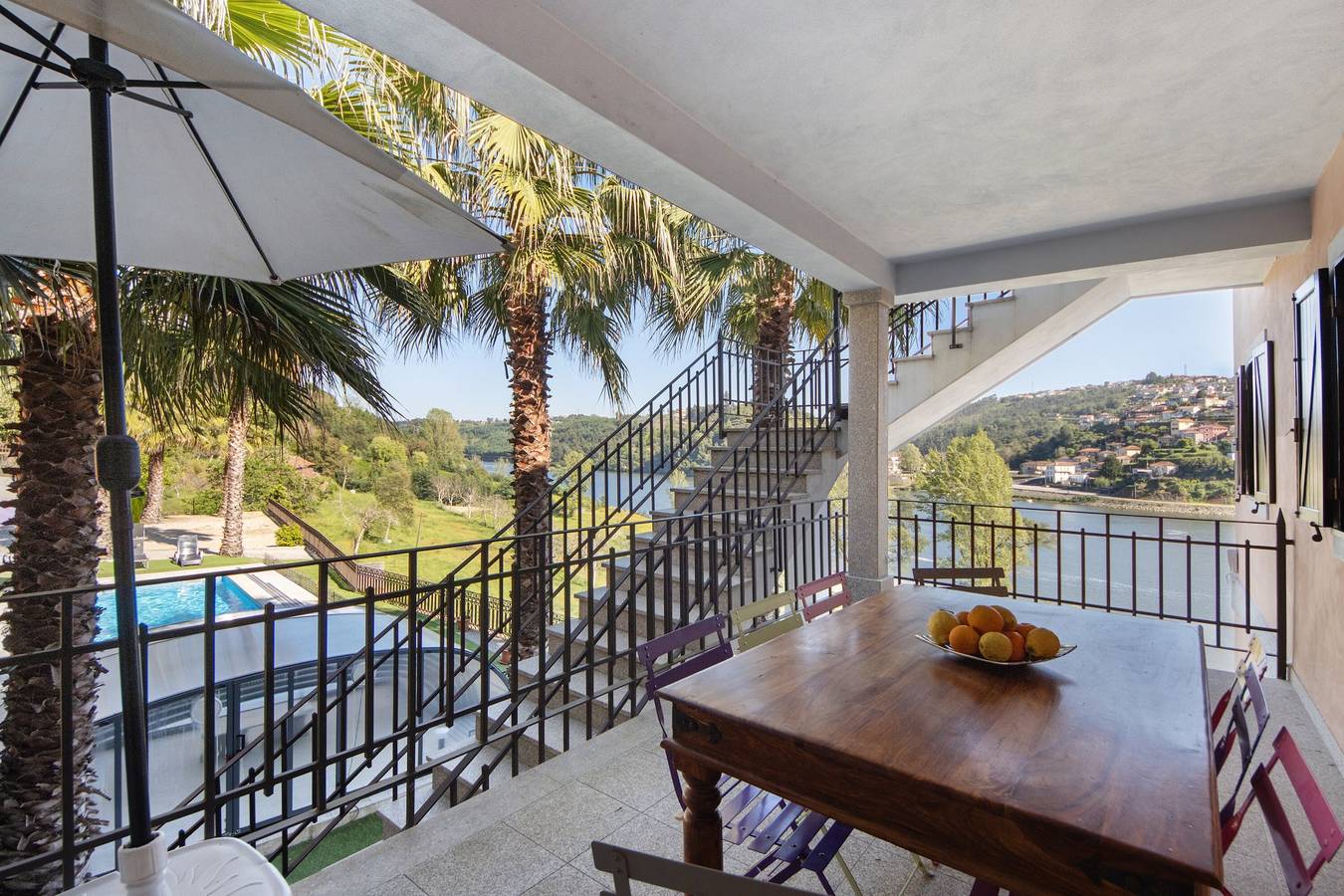 Ferienhaus 'Porto Douro' mit Privat- und Innenpools, beheiztem Wasser, Terrasse und Wlan in Foz do Sousa e Covelo, Porto Distrikt