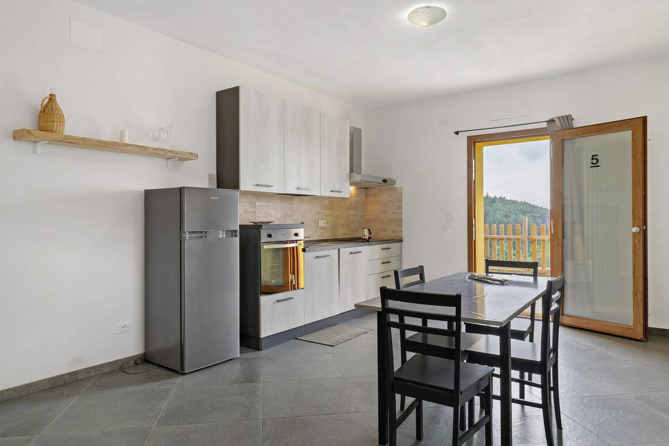 Ganze Wohnung, Ferienwohnung 'Camera 5' mit Bergblick, Wi-Fi und Klimaanlage in Zignago, La Spezia Provinz