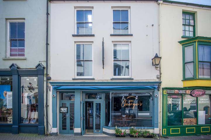 Apartment for 4 people in Tenby