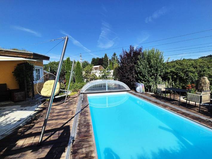 Ferienwohnung für 6 Personen, mit Garten und Ausblick sowie Pool