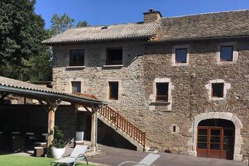 Gîte pour 9 personnes, avec balcon à Curan