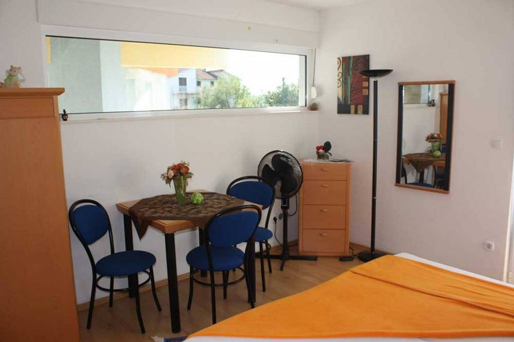 Estudio entero, Studioapartment in Trogir mit Balkon, Klimaanlage, W-Lan (4328-1) in Trogir, Čiovo
