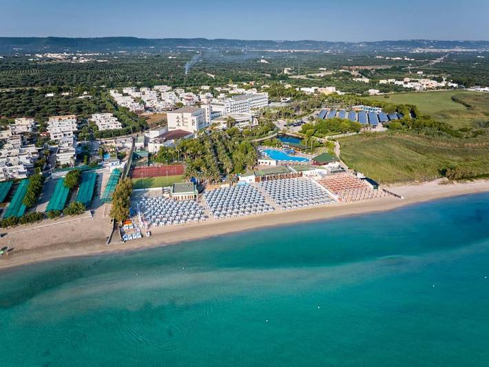 Resort per 2 persone, con piscina e idromassaggio nonché giardino, con animali domestici in Puglia