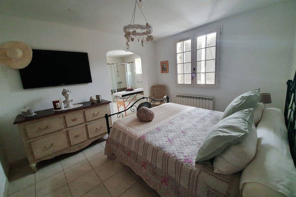 Pretty villa for 7 people with swimming pool and summer kitchen, 10 minutes from the sea! in Châteauneuf-les-Martigues, Istres region