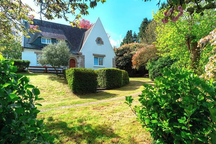 Location de vacances pour 12 personnes, avec jardin à Coray