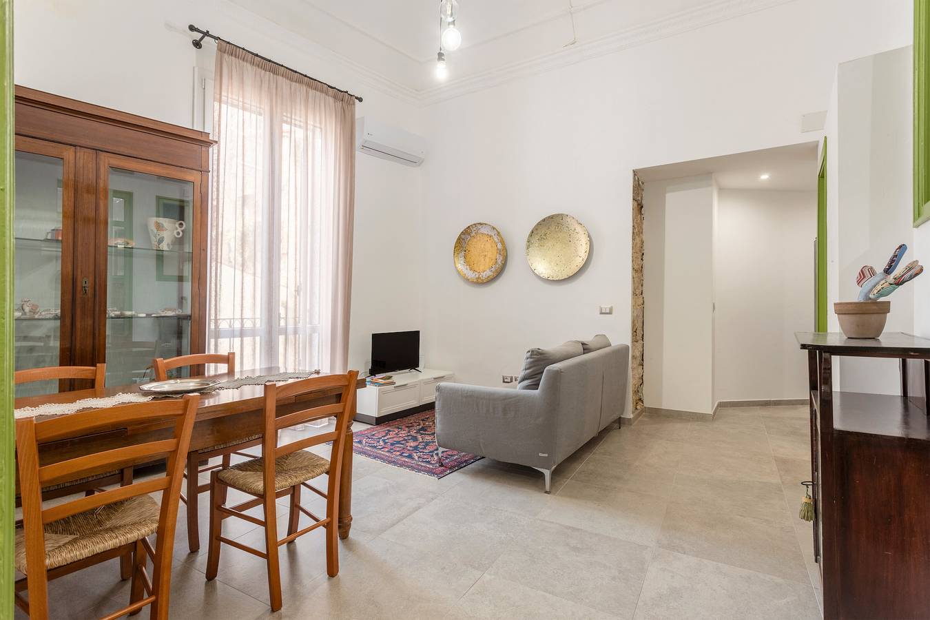 Entire apartment, Apartment 'Santa Rita' with Balcony, Wi-Fi and Air Conditioning in Palermo, Palermo Province