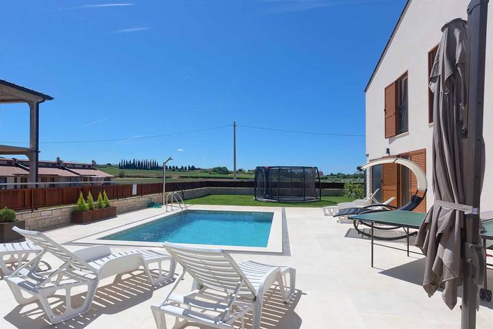 Ganzes Studio, Brandneues, modernes Studio-Apartment für 2+1 Gäste mit Gemeinschaftspool in Novigrad, Mareda