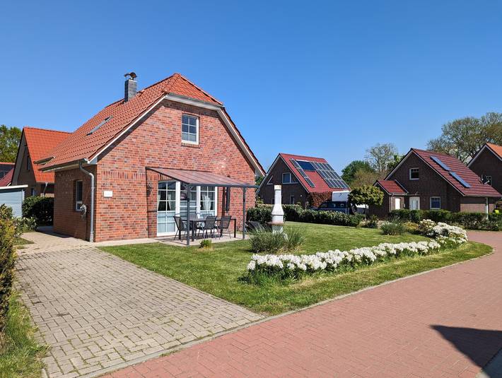 Ferienhaus für 6 Personen, mit Seeblick und Garten sowie Sauna in Aurich